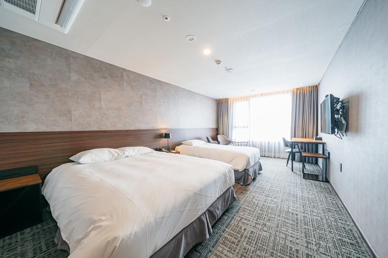 With City Hotel Чеджудо Экстерьер фото