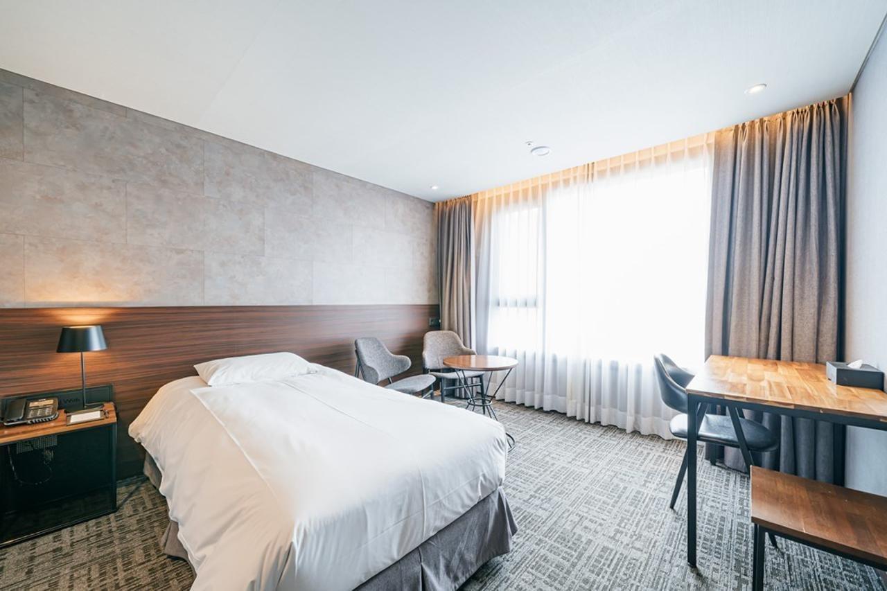 With City Hotel Чеджудо Экстерьер фото